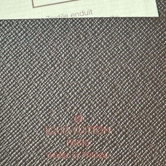 Louis Vuitton - Picture 15 of 17